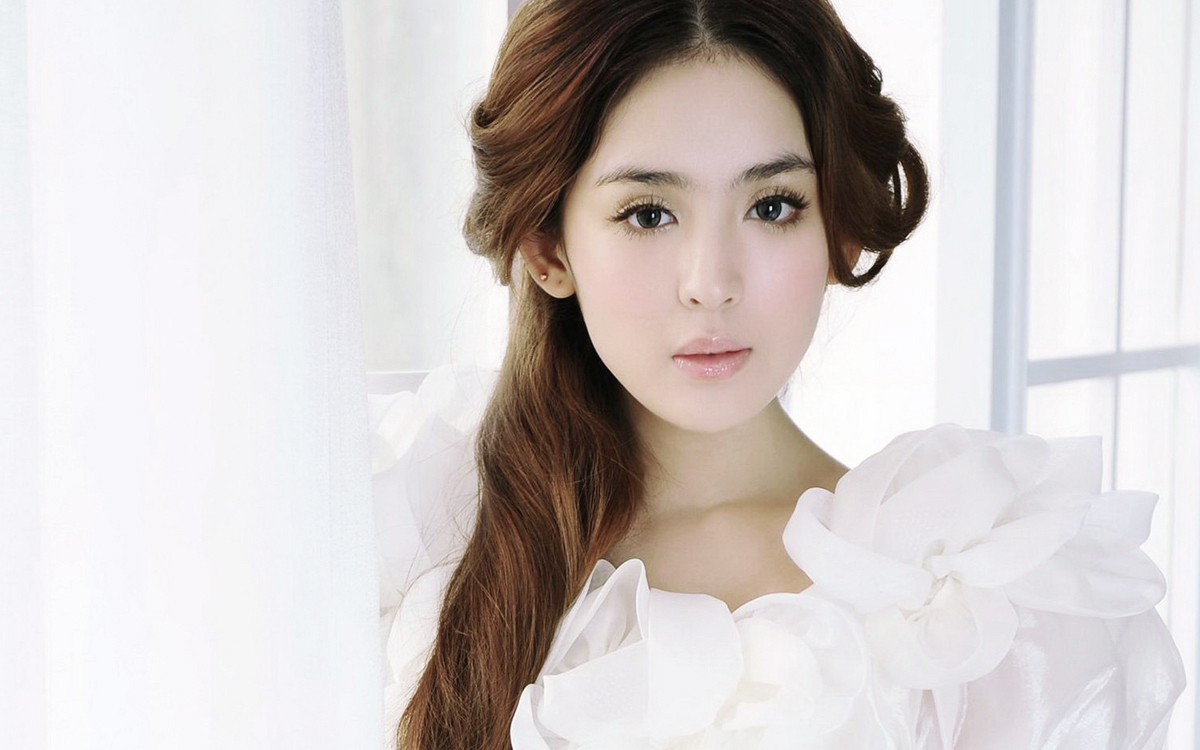 alabaster ethereal porcelain beauty archetypes