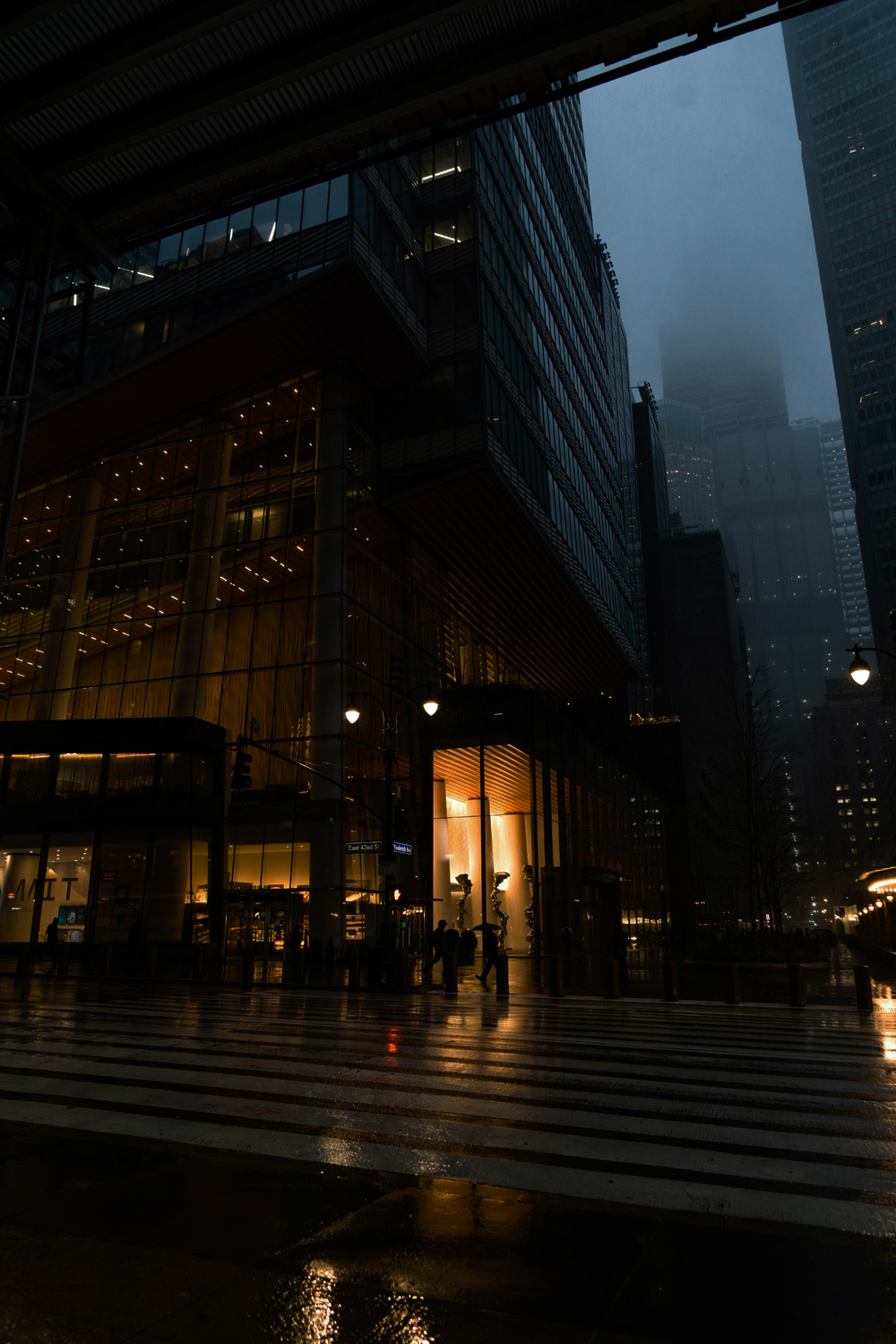 royal-ethereal-king-beauty-archetypes-city-by-night-mood Beauty archetypes Royal Ethereal King. Sunless Bourgeoisie and modern dark royalty city landscape and interiors at night.